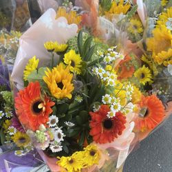 Flower Arrangement / Bouquet