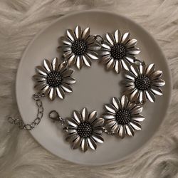 Faux silver sunflower adjustable bracelet