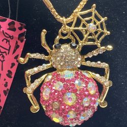 Betsey Johnson Pink Rhinestones Spider Gold Tone Pendant & Chain Necklace 24”