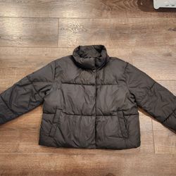 Old Navy black puffer jacket. size M, good condition 