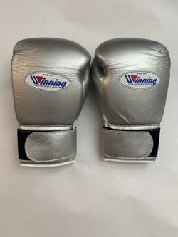 WINNING VELCRO BOXING GLOVES - SILVER 8oz