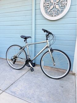TREK FX 7.0 HYBRID BIKE 700cc Wheels