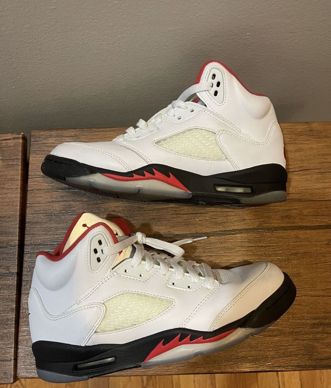 Retro Jordan 5 Fire Red