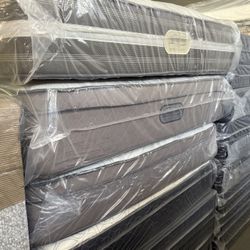 BUEATY REST QUEEN MATTRESS