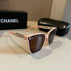 A classic versatile sunglasses for women
