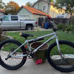 Gt Pro Series 24inch Needs New Seat 