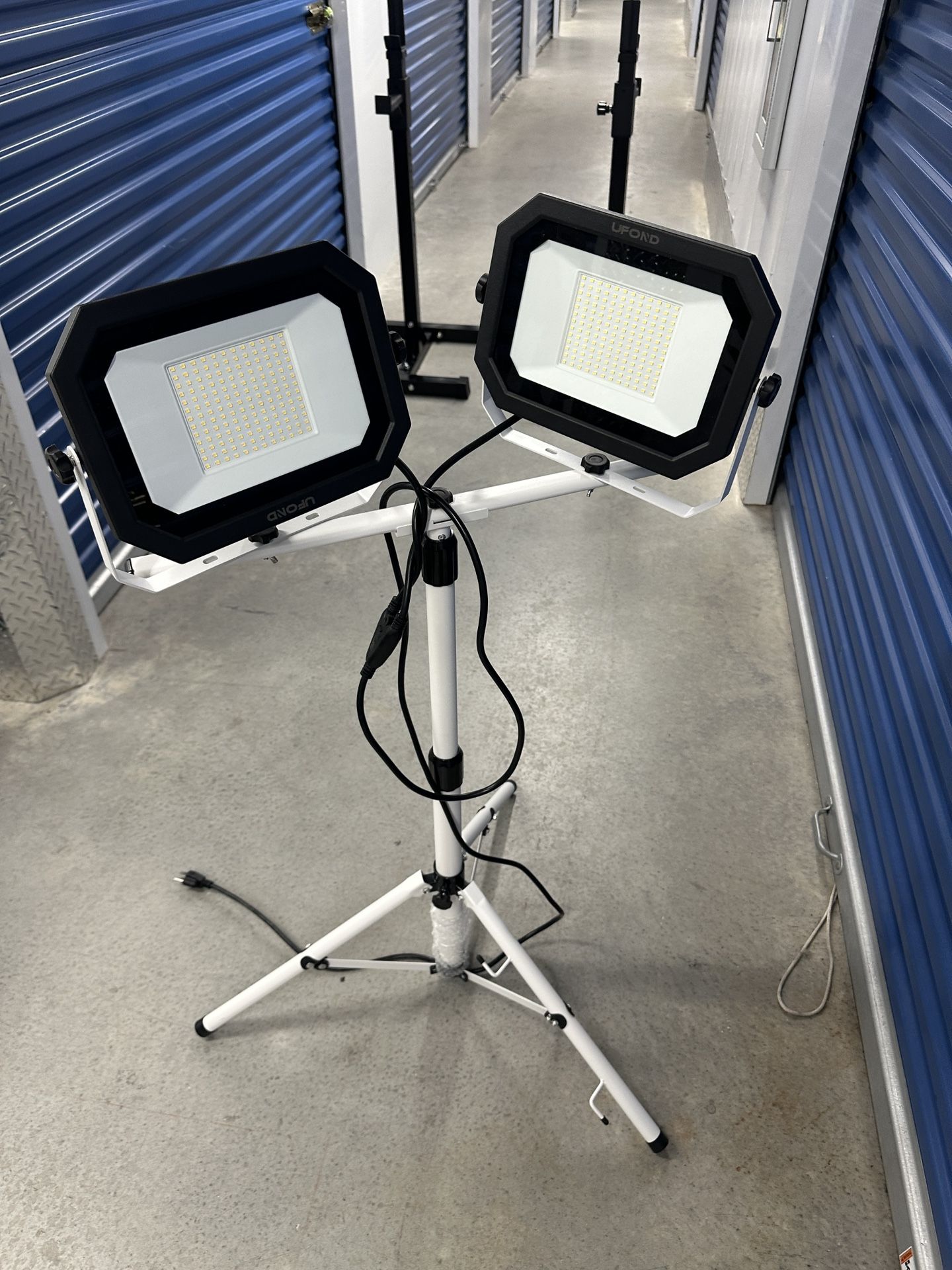 Uplond Dual LED Work Light with Adjustable Tripod Stand