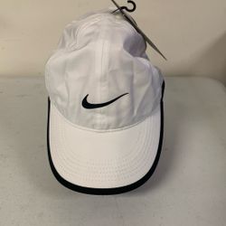 Nike Women’s Aerobill Performance Hat.                 Sh