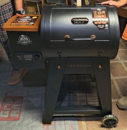 Pit Boss Lexington PB500NX Pellet Smoker Grill Black Digital Thermometer Wheels( brand new)