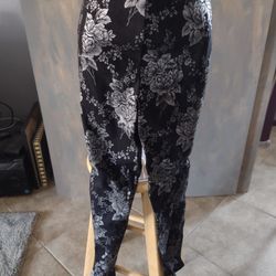 Chico's Black and Silver Floral Brocade Trousers size .5(US 6)
