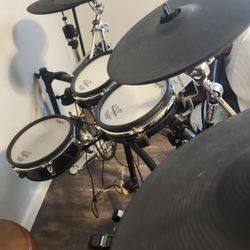 Roland V-Drums TD-9 Electronic Drum Set – Pro Feel, Quiet Practice