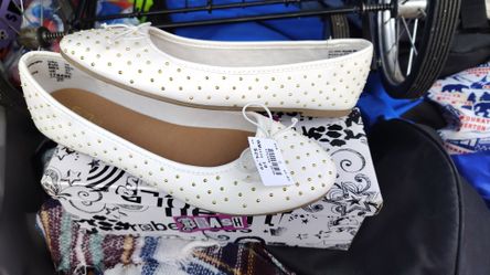 Woman's Flats Size 10