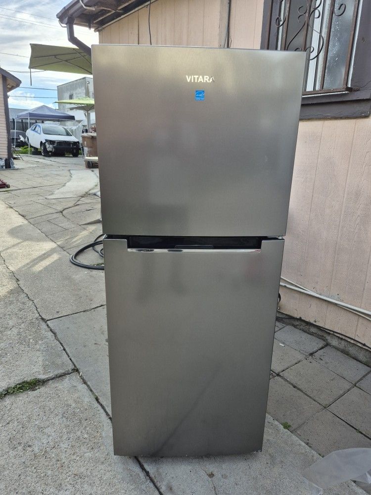 24" Fridge In Good Condition $170