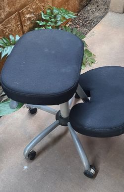Rolling computer chairs