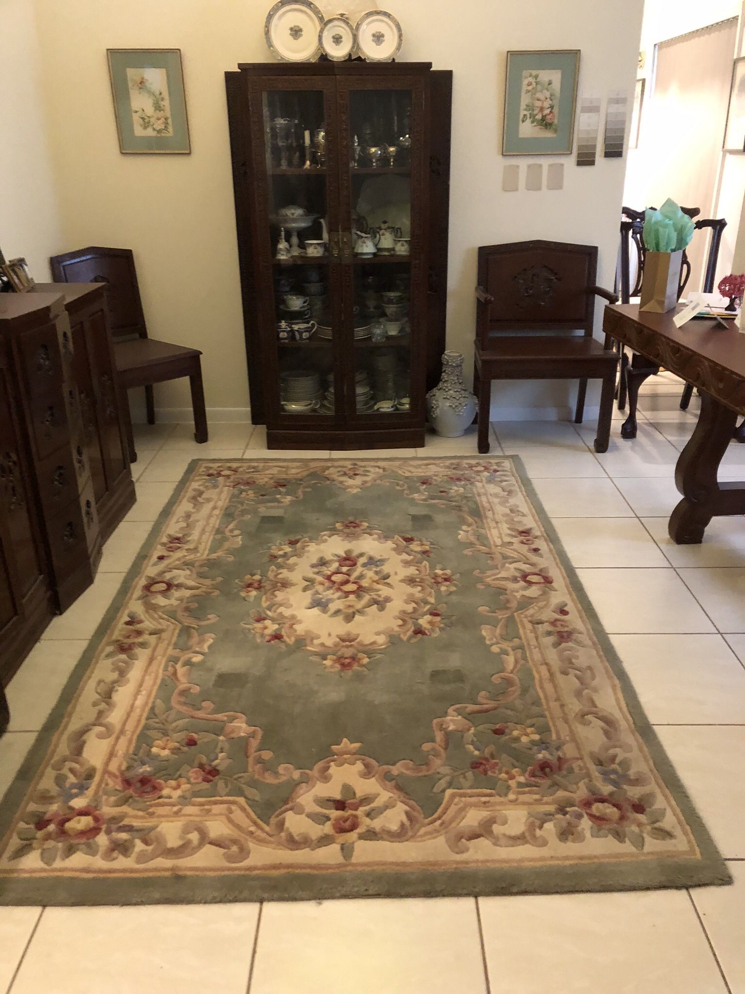 5x8 Rug, Perfect Condition, No pets, Smoke Free Home.