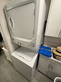 Stackable Washer and Dryer *Gas*