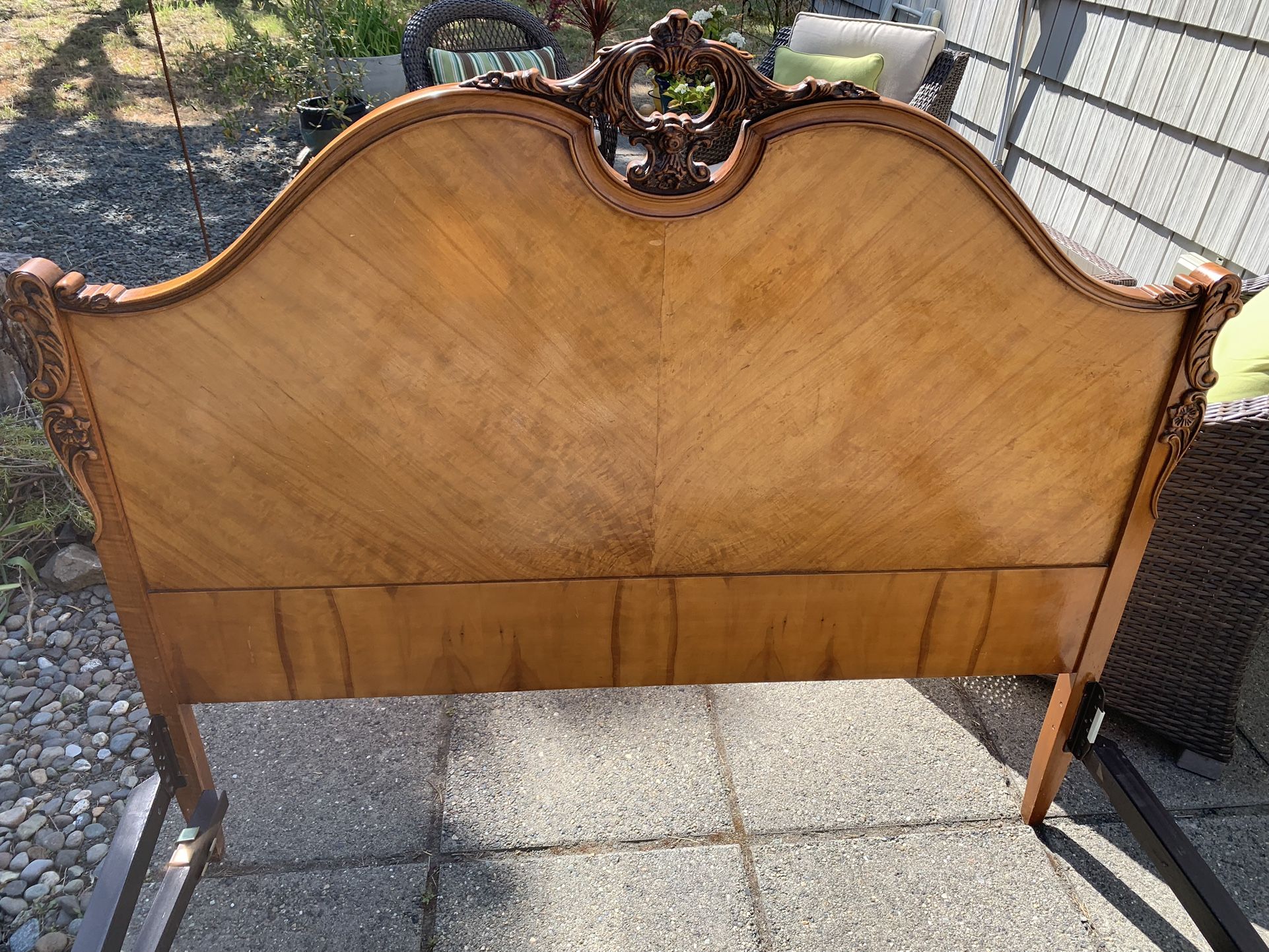 Beautiful Vintage Full size bed frame & headboard set