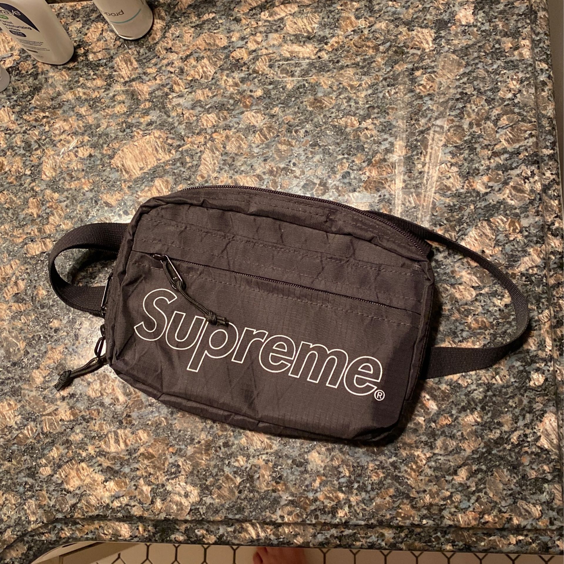 Supreme FW 18 Shoulder Bag