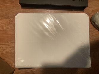 Vault X Premium White Binder (sealed) 9 Pocket