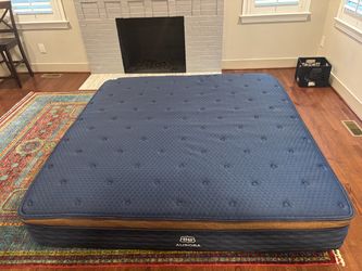 King Aurora Luxe Cooling (Open Box Return & Free Curbside Delivery  Available)