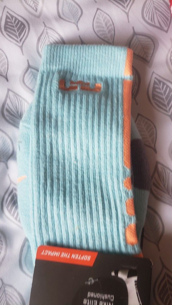 LEBRON JAMES NIKE ELITE SOCKS