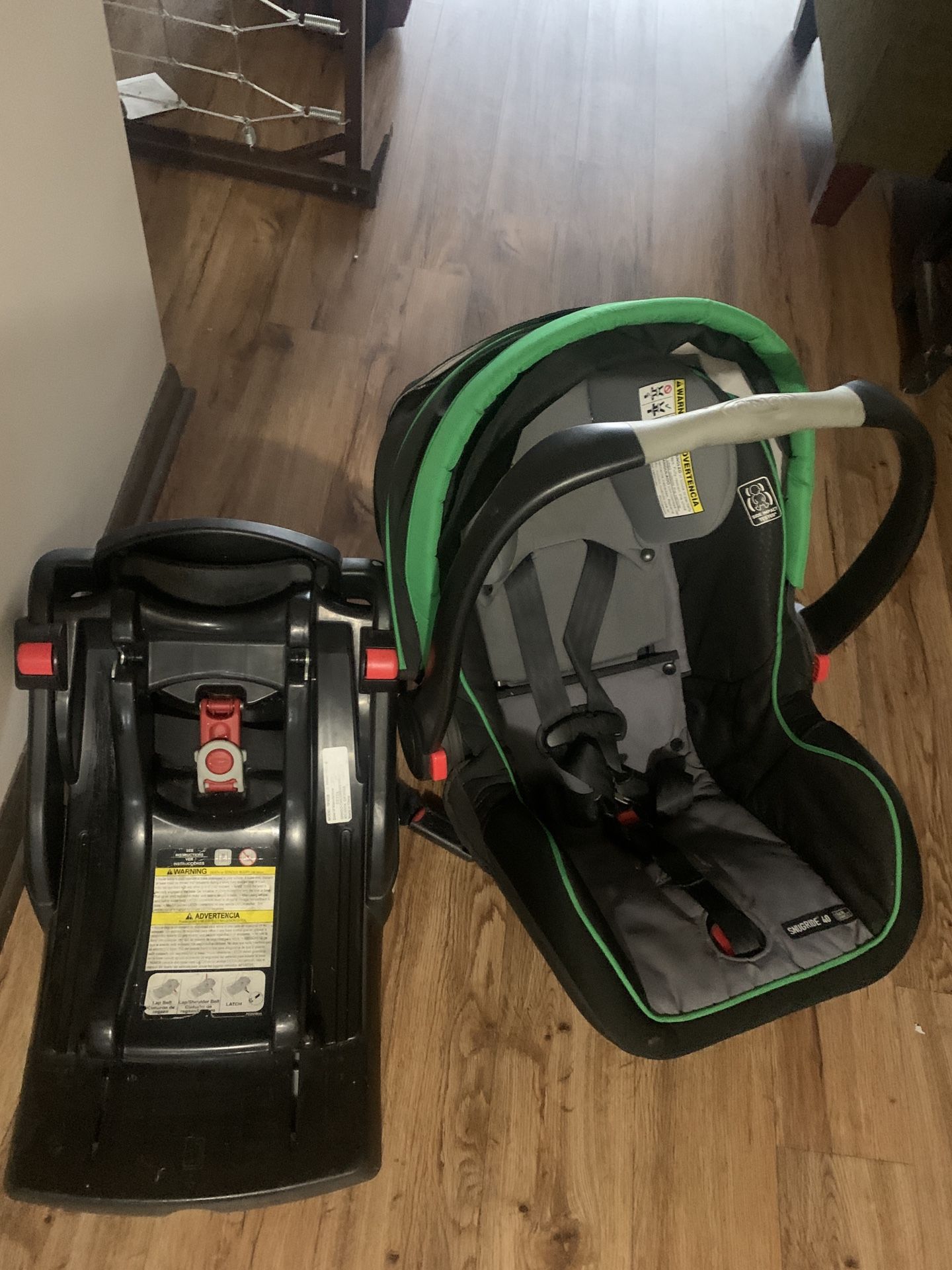 Graco Snugride Infant Car seat With Base 