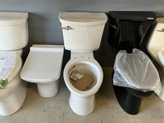 American Standard Yorkville VorMax Two-Piece Right Height Elongated Back-Outlet Toilet – White