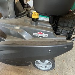Snow Blower / Briggs & Stratton 1696737