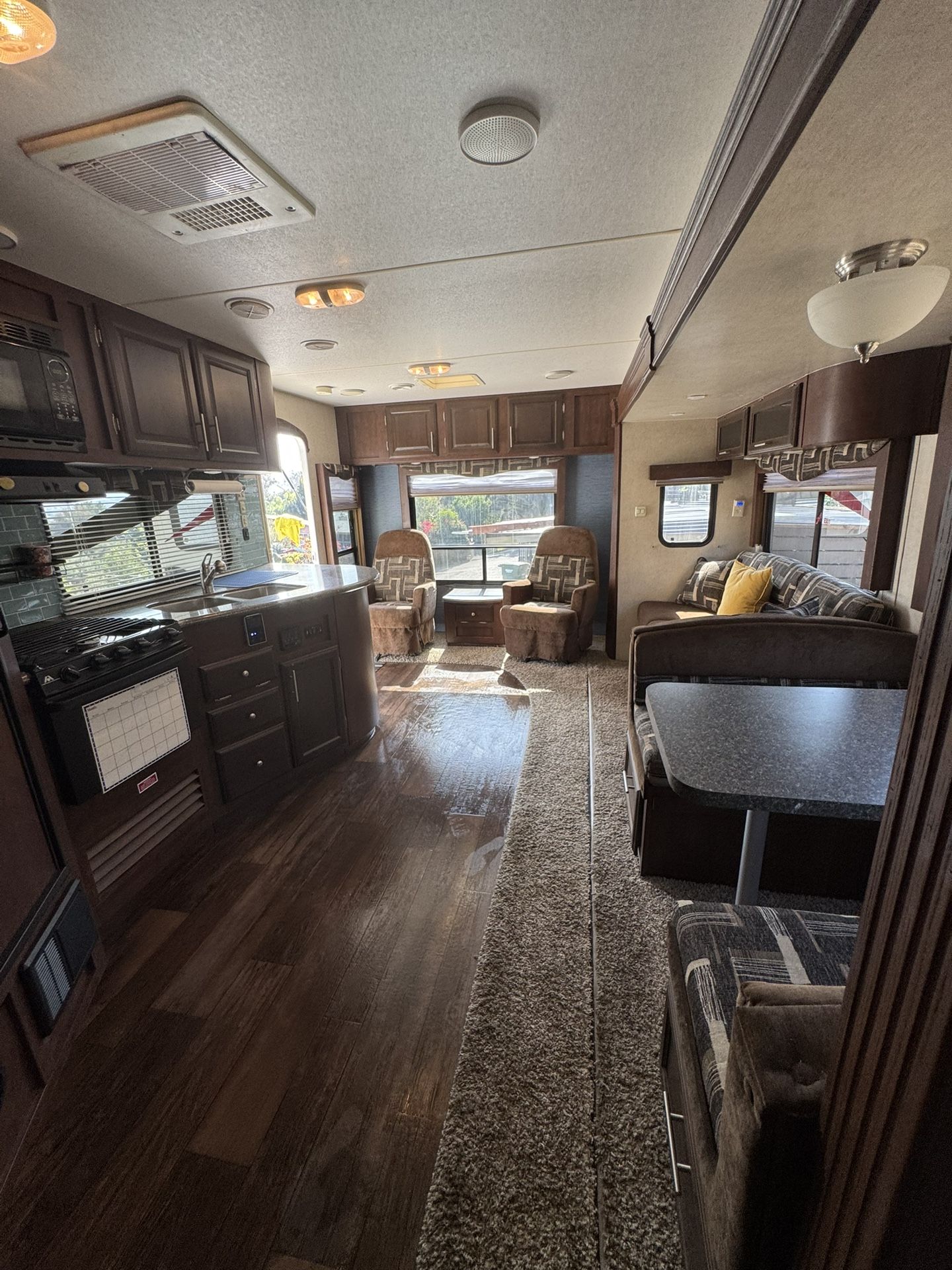 Travel Trailer. Excellent Shape