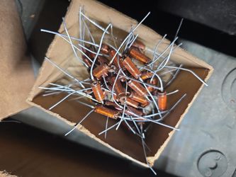 Fixed RF Chokes / Peaking Inductors (axial-lead)