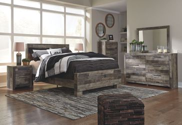 Derekson Multi Gray-7Pc.Queen Panel Bed
