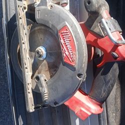 Milwaukee  M18 Brushless Skillsaw 