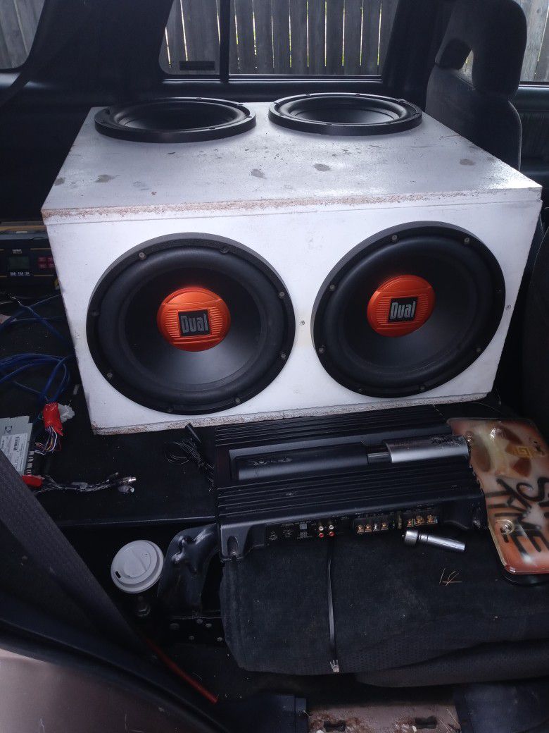 Daul 12-in Subs In Box ..New.. With Free 800 Watt Amp SONy Xplod..