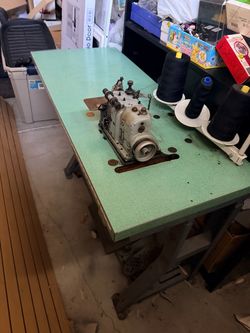 INDUSTRIAL OVERLOCK SERGER SEWING MACHINE GREEN