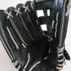 Wilson 13"  Fits RIGHT HAND !!