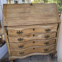 Oak Secretaries Desk With 4 Drawers 