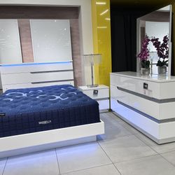 Queen Bedroom Set ✨ LED Light 💡 ✨ 