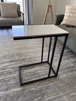 Marble Clip End Table – Good Condition