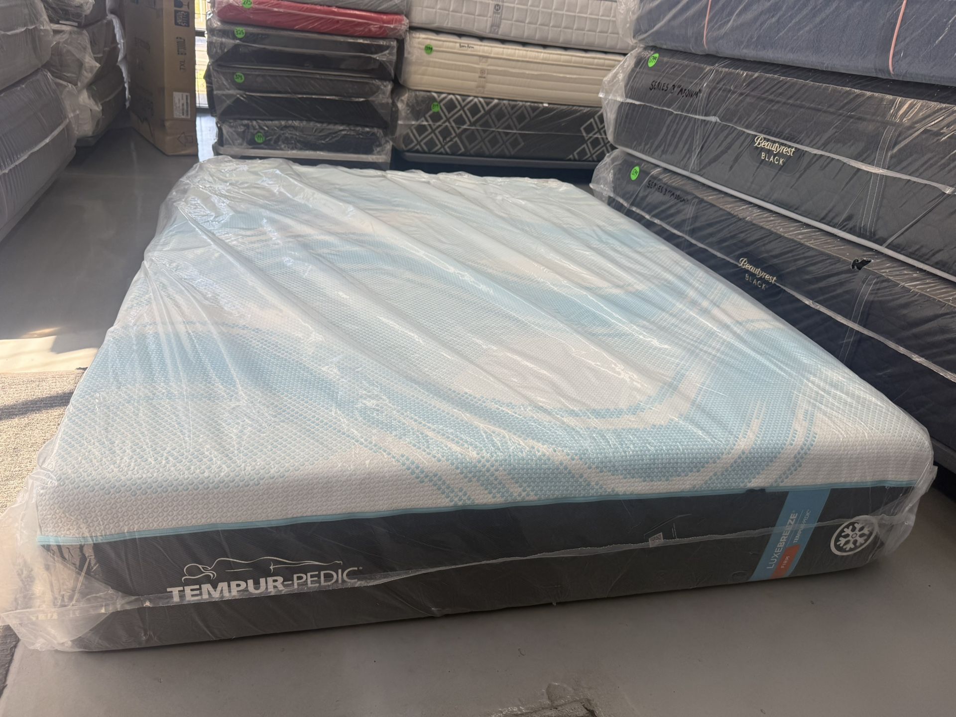 QUEEN SIZE TEMPURPEDIC LUXEBREEZE (FIRM) MATTRESS & BOX SPRING BED SET