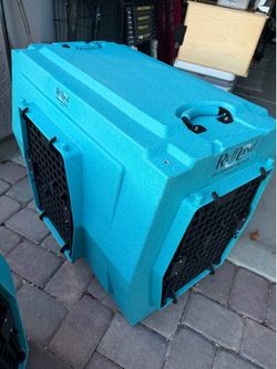 Ruffland Kennel (Front/L door)
