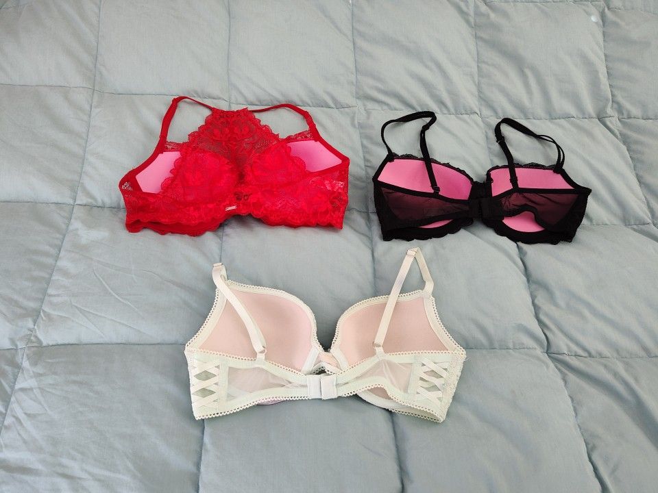3 Victoria Secret Pushup Bras 34 C  & Accessories