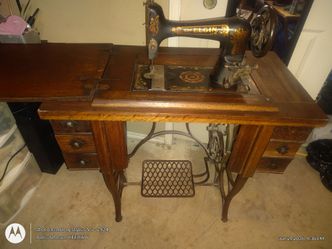 vintage early 1900s Elgin sewing machine