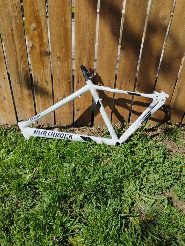 XÇ6 Giant North Rock Frame 27.9 Inch