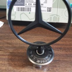 Hood Ornament Benz