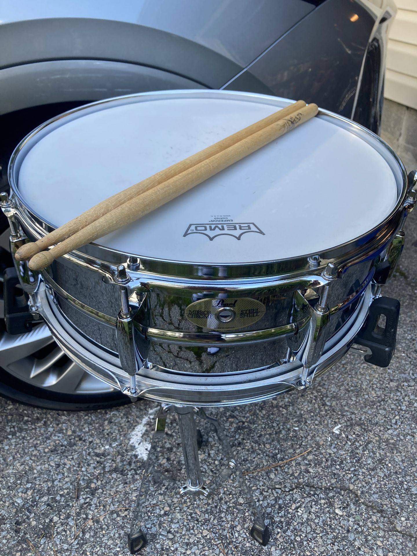 Pearl Mirror Chrome Snare Drum 5.5”x14 This snare sounds great. Has added internal muffling and it just sounds perfect. Pickup @ Kempsville library in
