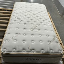 Like New Saatva Classic Luxury Firm 11.5" Twin XL Mattress