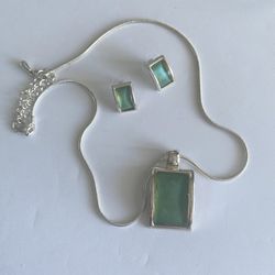 Mod Soft Green Silver Tone Necklace Pierced Earrings Jewelry Set