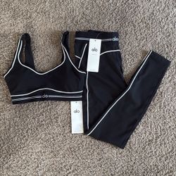 Alo Yoga Sports Bra & Leggings Set (Size M)
