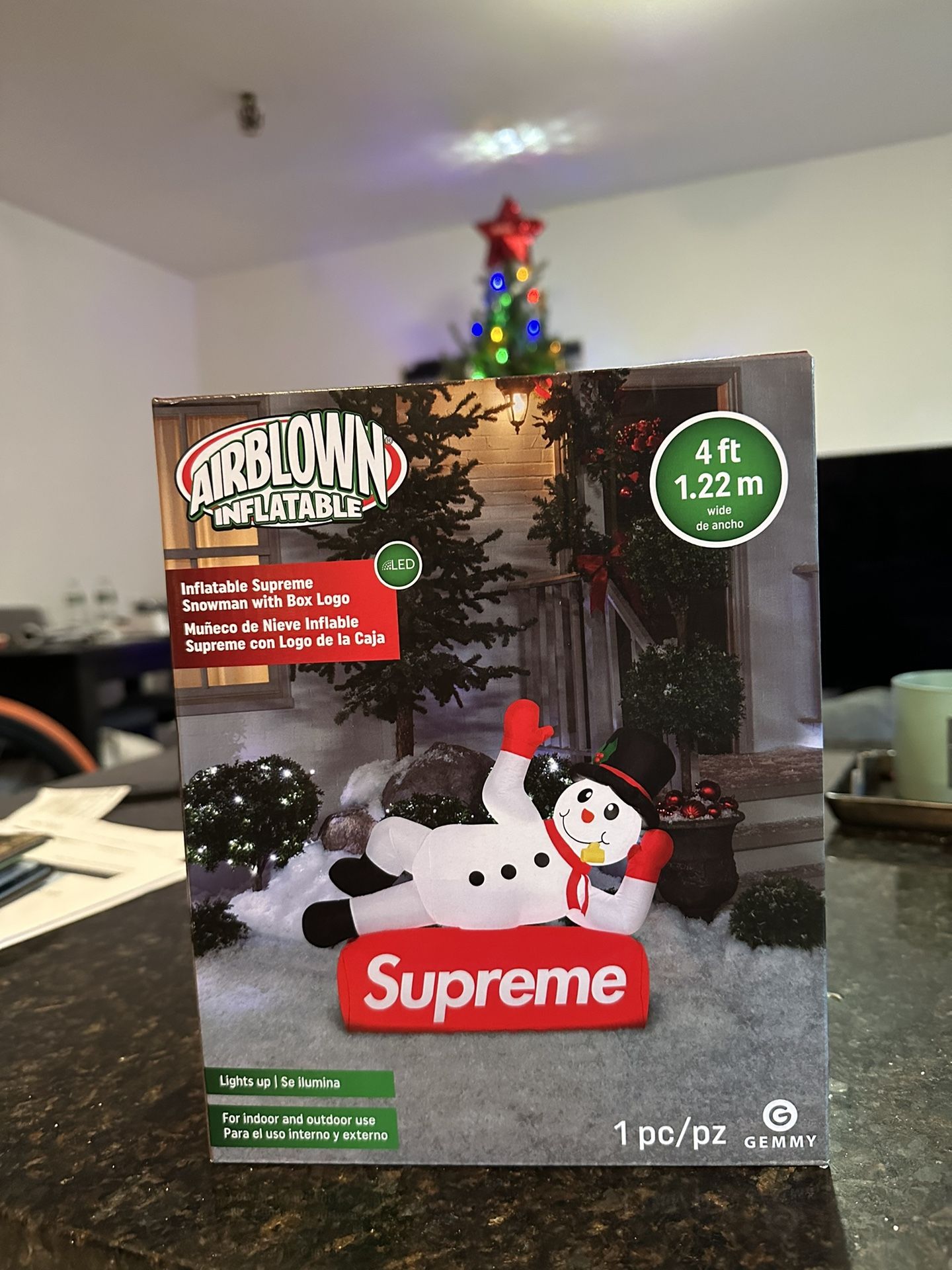 Supreme christmas clearance box logo