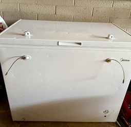 Midea 8.8-cu ft Chest Freezer